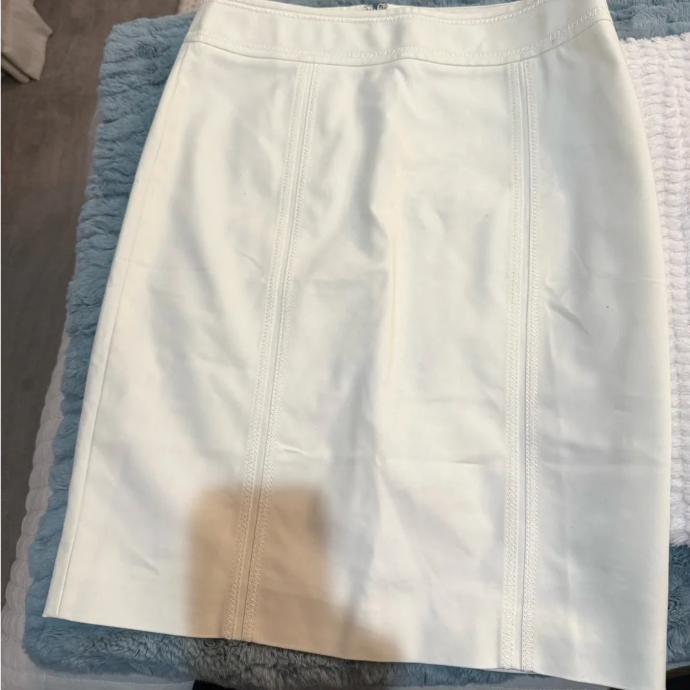 White House Black Market White Pencil Skirt Size 8 NWT - Picture 1 of 8